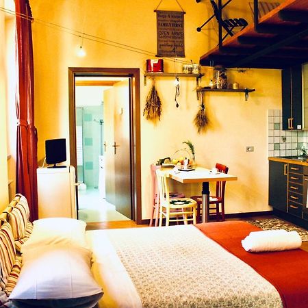 Ca' Tomassino Holiday Apartments อูร์บีโน ภายนอก รูปภาพ