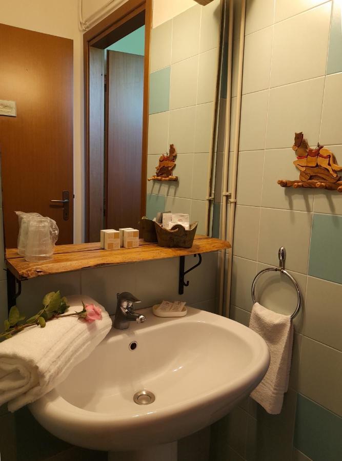 Ca' Tomassino Holiday Apartments อูร์บีโน ภายนอก รูปภาพ